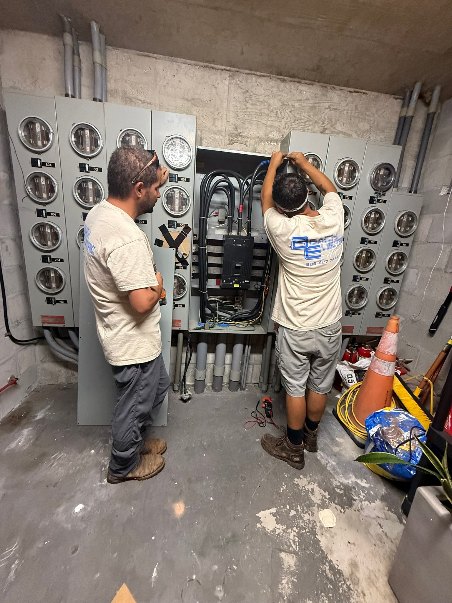 Beach Electric NSB Commercial Electrician - Commercial Multi-Unit Meter Installation